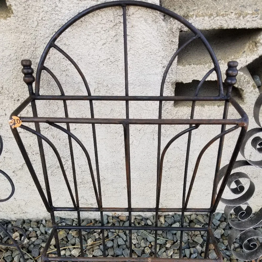 Rod iron Magasine , mail or hand towel holder shelf